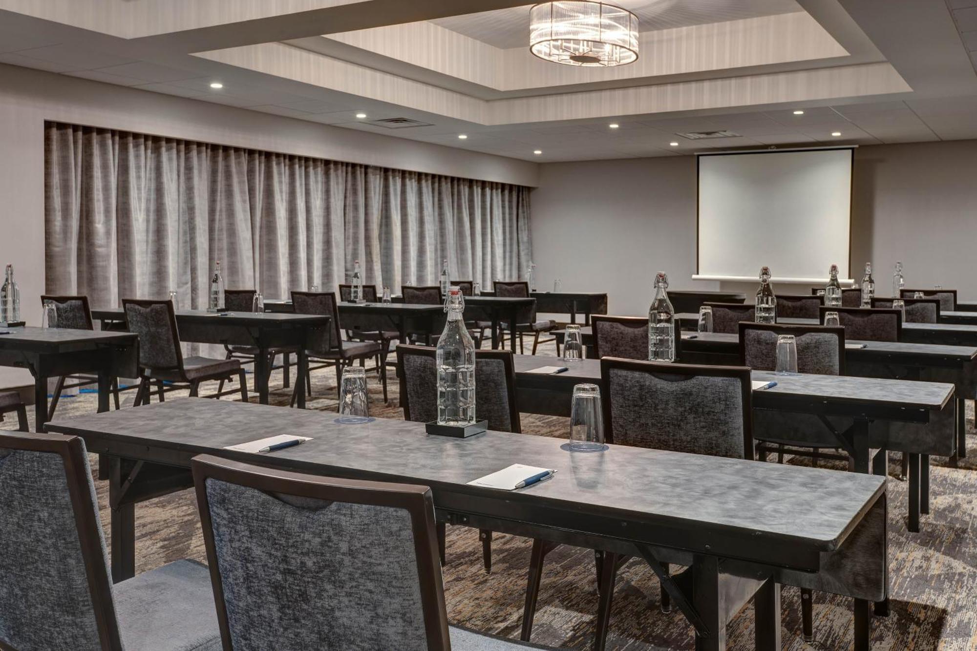 Sheraton Eatontown Hotel Екстериор снимка