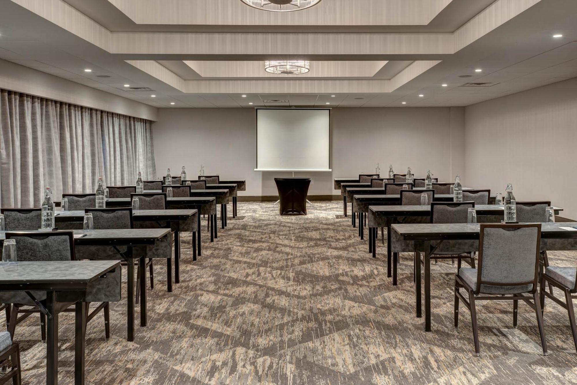 Sheraton Eatontown Hotel Екстериор снимка